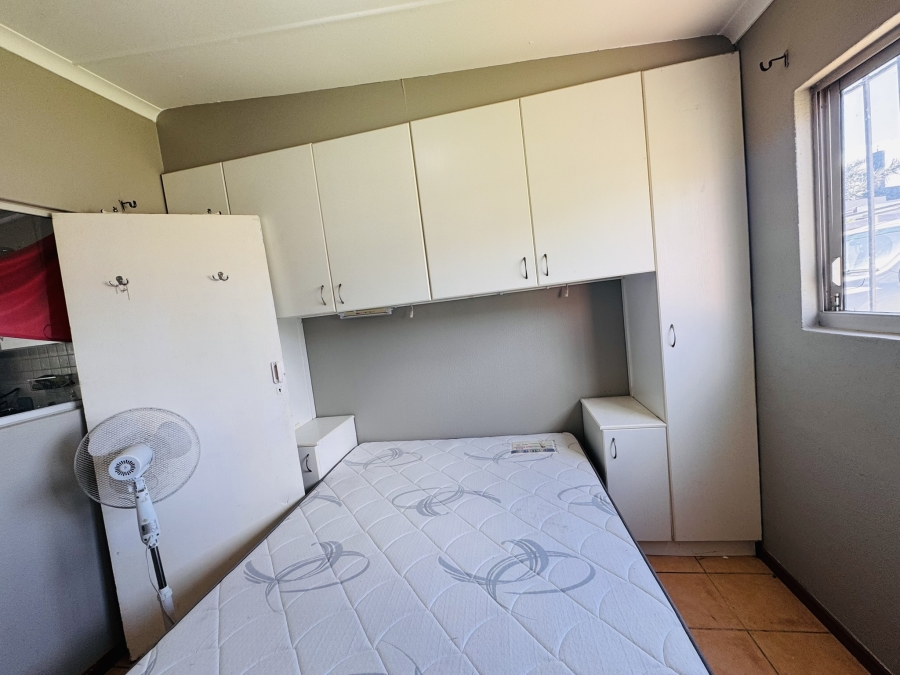 To Let 4 Bedroom Property for Rent in Harbour Island Western Cape